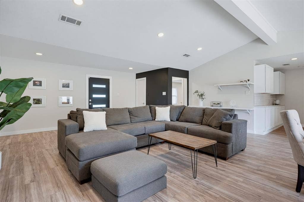 2760 N Hillbrier Circle, Plano, TX 75075 2760 N Hillbrier Circle, Plano, TX 75075