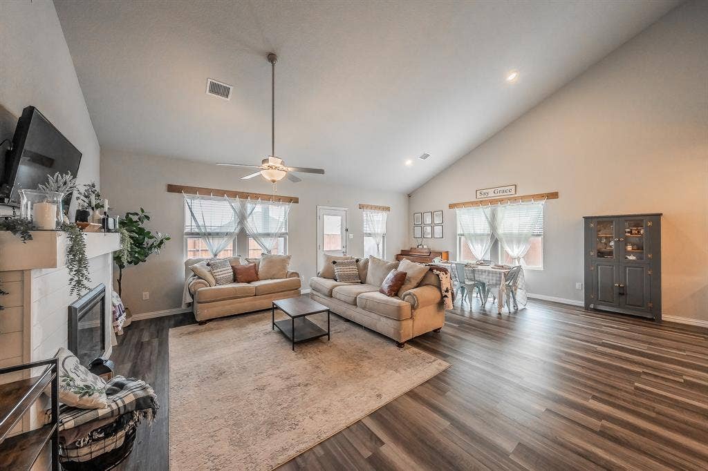 2132 Sun Star Drive, Haslet, TX 76052