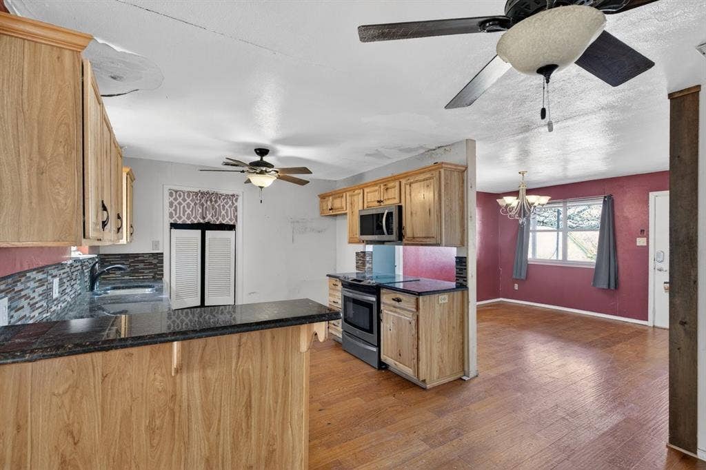20019 Patricia Drive, Kemp, TX 75143 kitchen with view of front dining area
