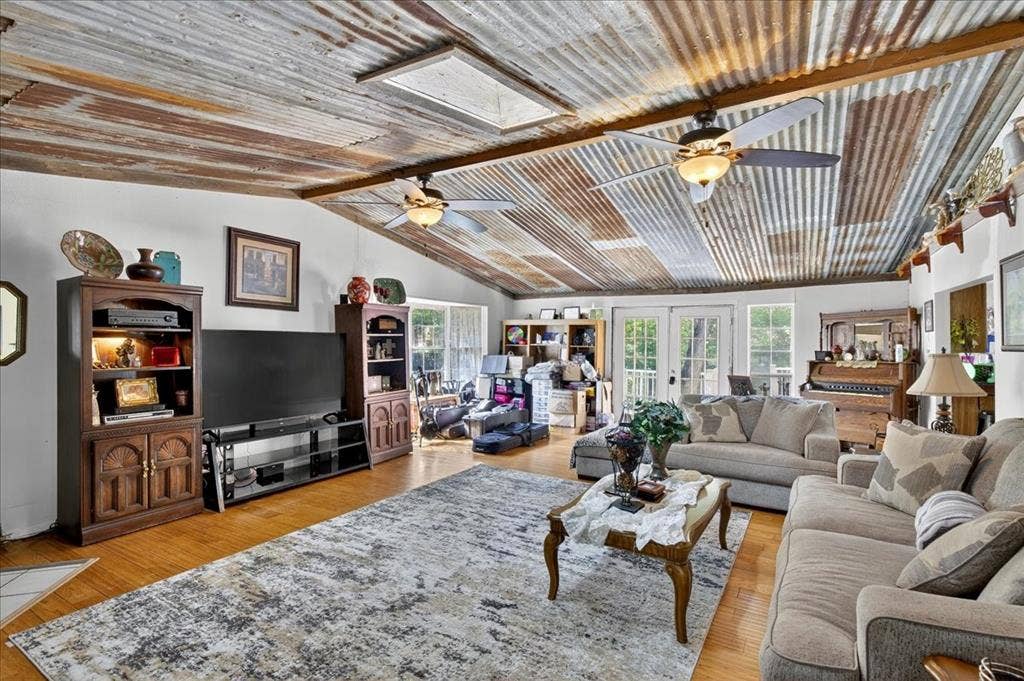 20019 Patricia Drive, Kemp, TX 75143 Living room with lots of space for your daily living.