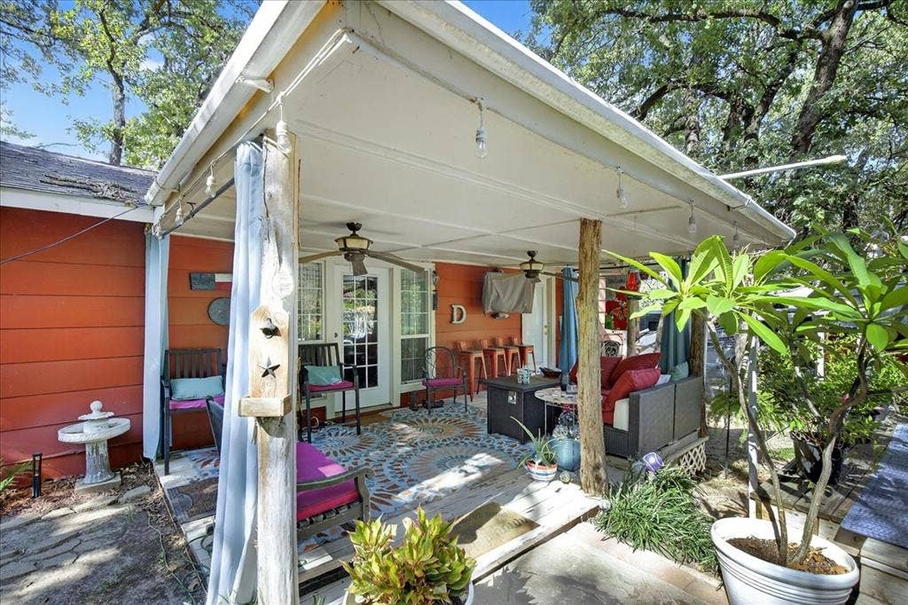 20019 Patricia Drive, Kemp, TX 75143 Cute side patio