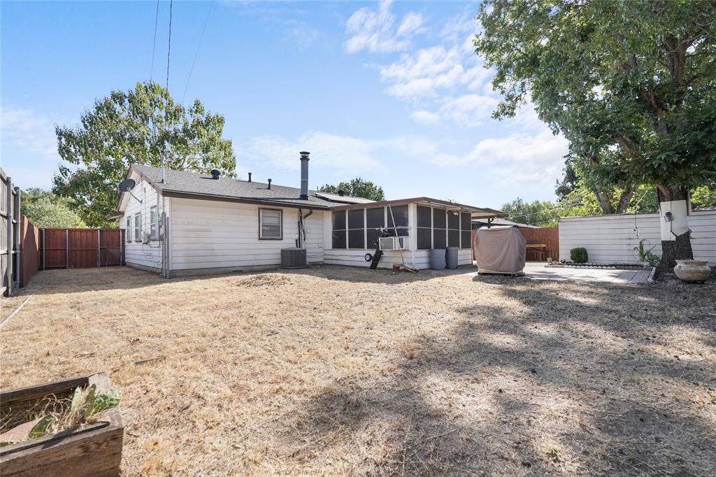 1809 Anderson Street, Irving, TX 75062 1809 Anderson Street, Irving, TX 75062