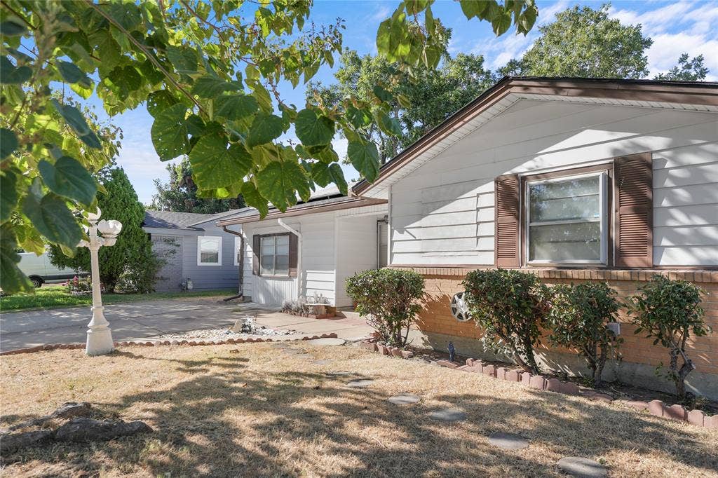1809 Anderson Street, Irving, TX 75062 1809 Anderson Street, Irving, TX 75062
