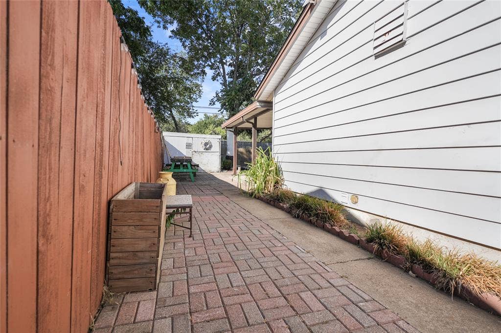 1809 Anderson Street, Irving, TX 75062 1809 Anderson Street, Irving, TX 75062