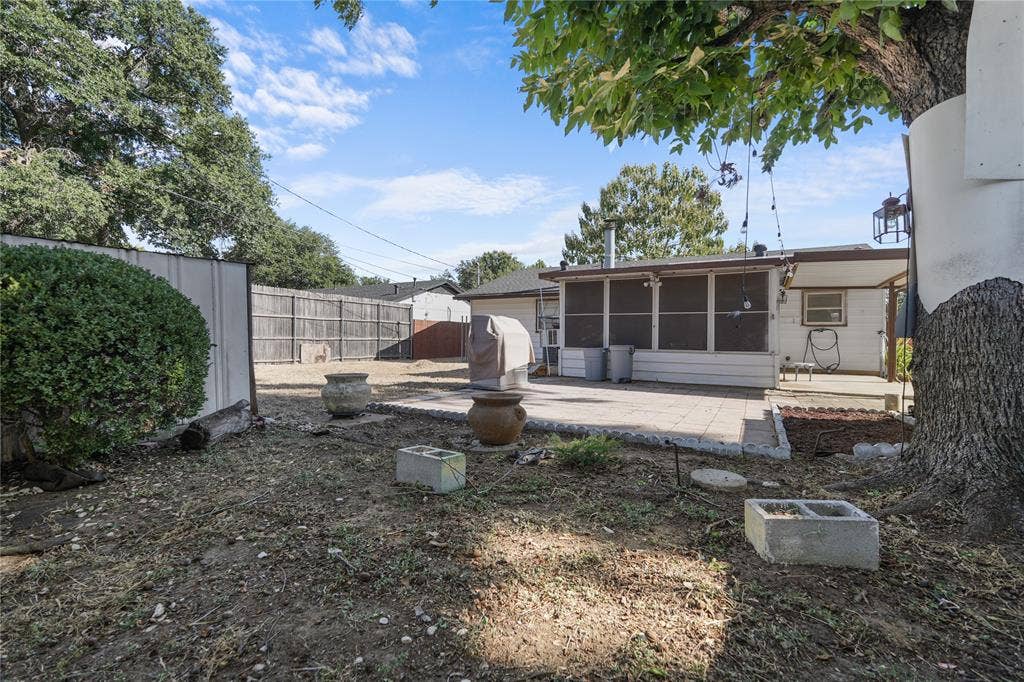 1809 Anderson Street, Irving, TX 75062 1809 Anderson Street, Irving, TX 75062