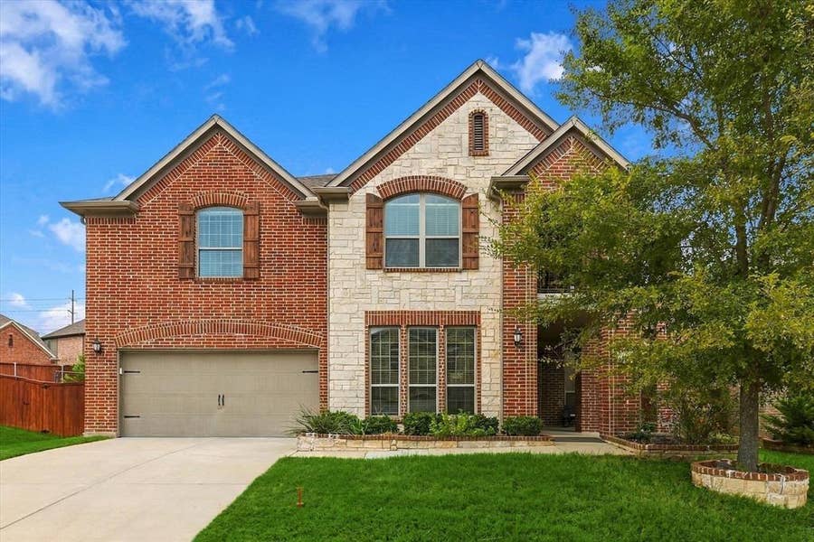 Property photo for 901 Hartford Court, Roanoke, TX