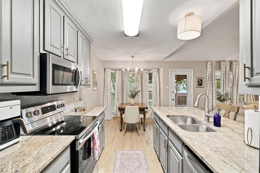 1639 Catherine Street, Midlothian, TX 76065 1639 Catherine Street, Midlothian, TX 76065