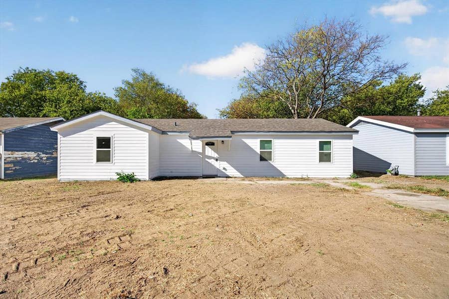 Property photo for 537 NW King Street, Burleson, TX