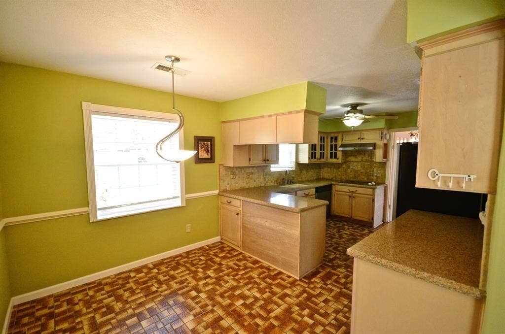 5951 Lattimer Drive, Houston, TX 77035 5951 Lattimer Drive, Houston, TX 77035