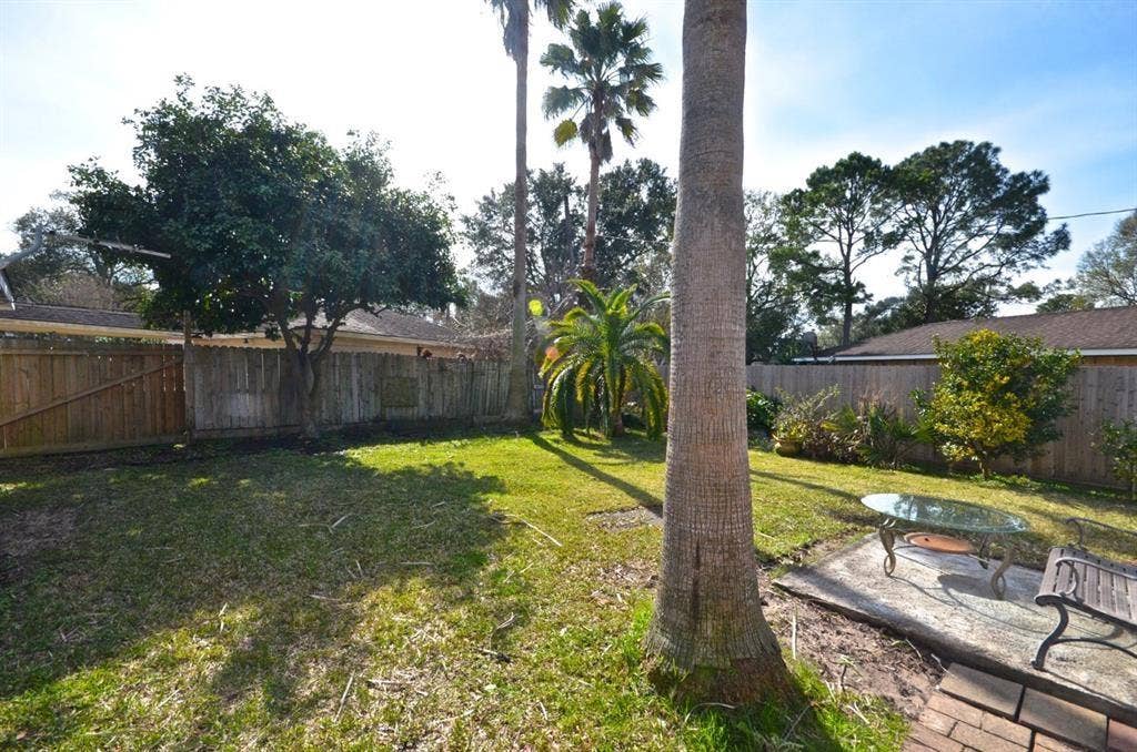 5951 Lattimer Drive, Houston, TX 77035 5951 Lattimer Drive, Houston, TX 77035