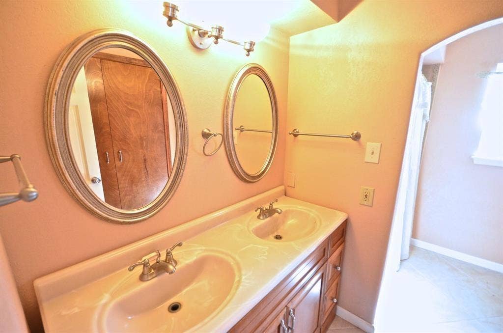 5951 Lattimer Drive, Houston, TX 77035 5951 Lattimer Drive, Houston, TX 77035