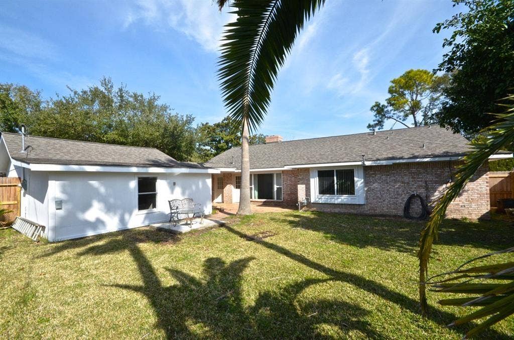 5951 Lattimer Drive, Houston, TX 77035 5951 Lattimer Drive, Houston, TX 77035