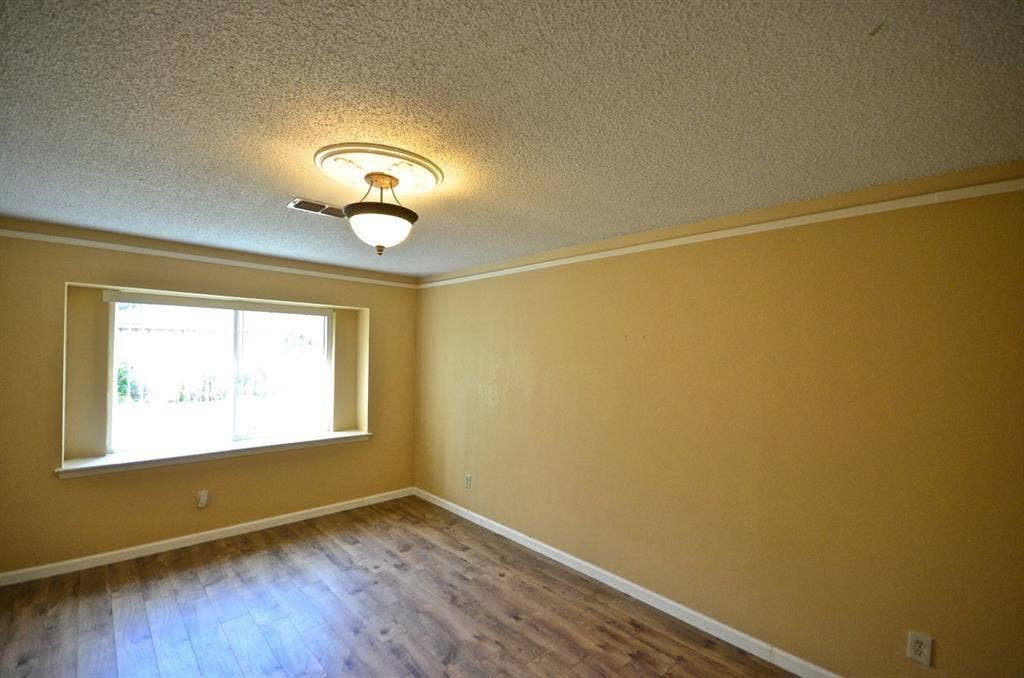 5951 Lattimer Drive, Houston, TX 77035 5951 Lattimer Drive, Houston, TX 77035