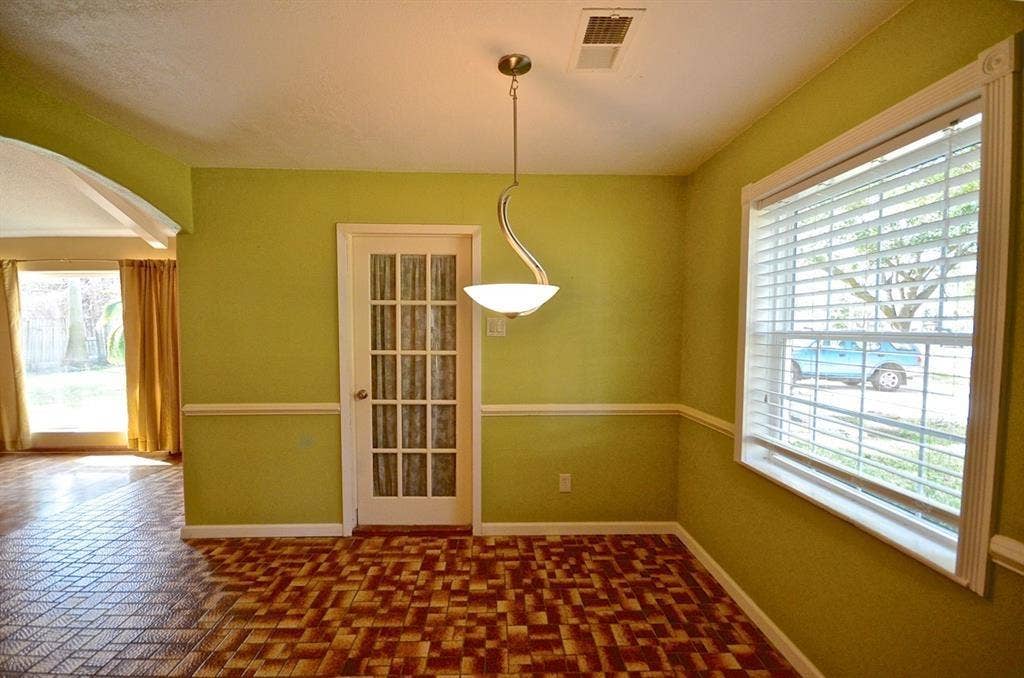 5951 Lattimer Drive, Houston, TX 77035 Kitchen Dining