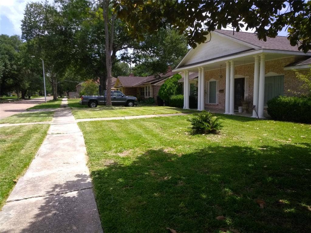 5951 Lattimer Drive, Houston, TX 77035 5951 Lattimer Drive, Houston, TX 77035