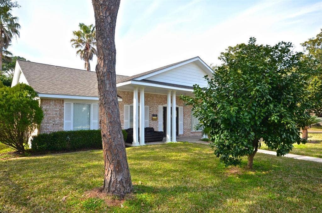 5951 Lattimer Drive, Houston, TX 77035 5951 Lattimer Drive, Houston, TX 77035