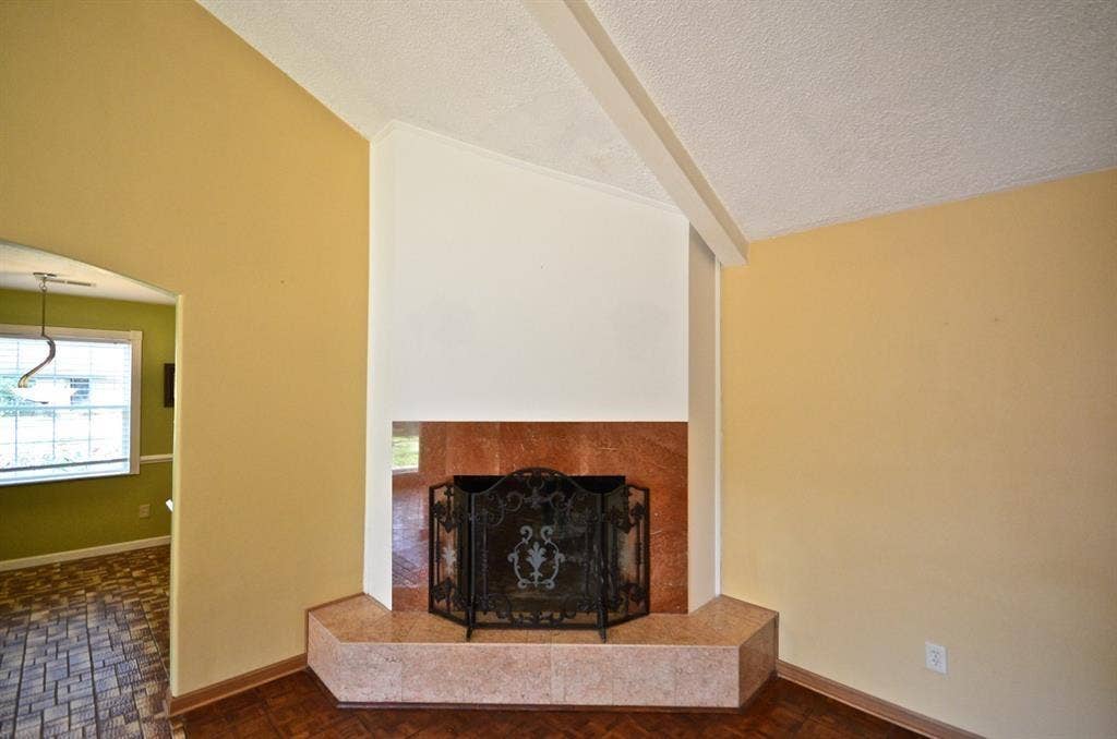 5951 Lattimer Drive, Houston, TX 77035 5951 Lattimer Drive, Houston, TX 77035