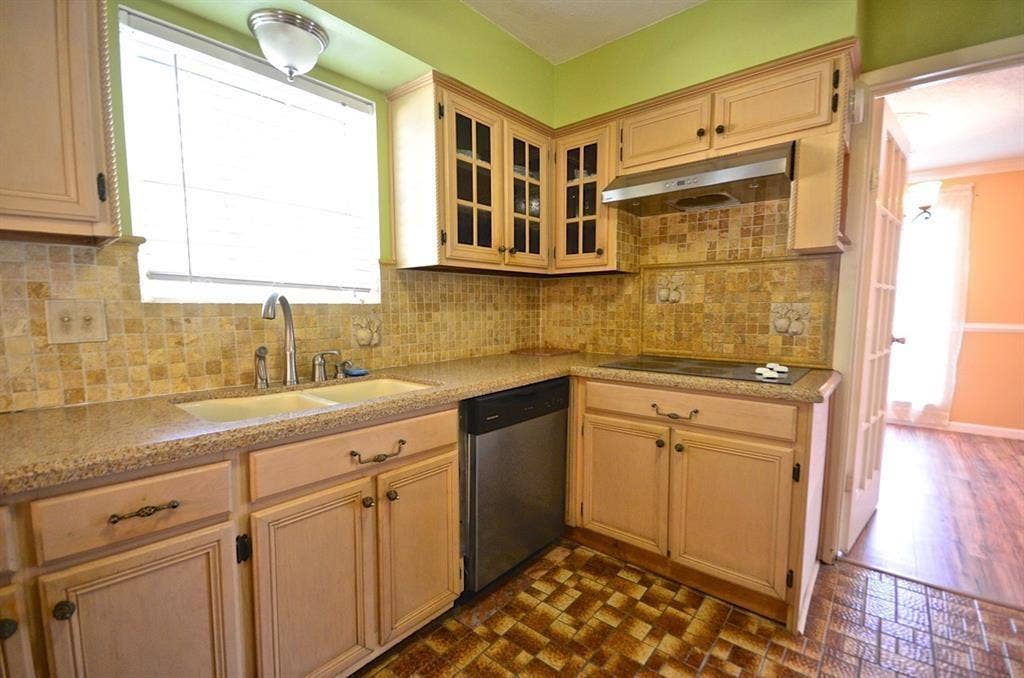 5951 Lattimer Drive, Houston, TX 77035 5951 Lattimer Drive, Houston, TX 77035