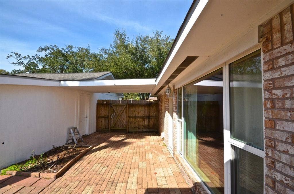 5951 Lattimer Drive, Houston, TX 77035 5951 Lattimer Drive, Houston, TX 77035