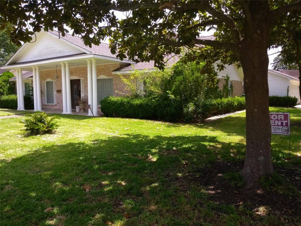 5951 Lattimer Drive, Houston, TX 77035 5951 Lattimer Drive, Houston, TX 77035