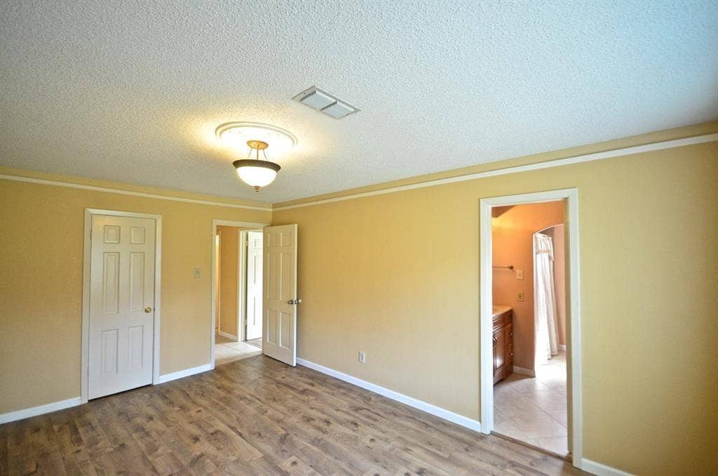 5951 Lattimer Drive, Houston, TX 77035 5951 Lattimer Drive, Houston, TX 77035
