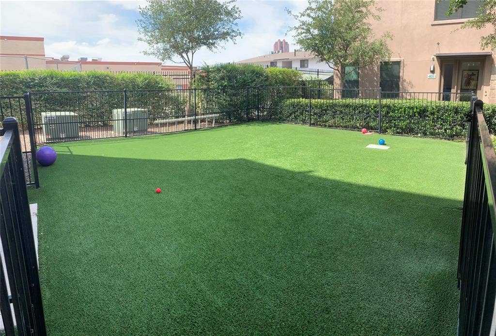 1801 Annex Avenue, #402, Dallas, TX 75204 Community dog park