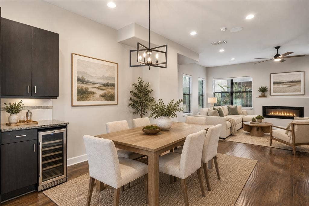 1801 Annex Avenue, #402, Dallas, TX 75204 Dining area virtually staged