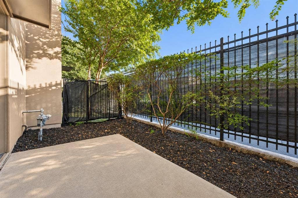 1801 Annex Avenue, #402, Dallas, TX 75204 Patio off of first level
