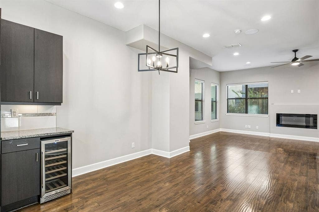 1801 Annex Avenue, #402, Dallas, TX 75204 Built in wine cooler