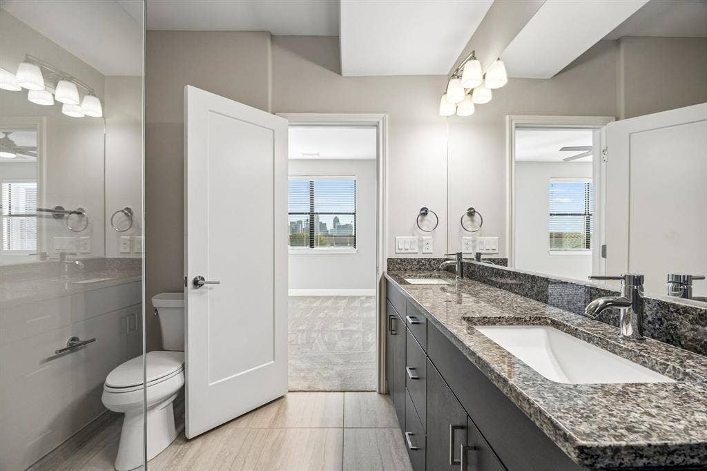 1801 Annex Avenue, #402, Dallas, TX 75204 Ensuite bathroom