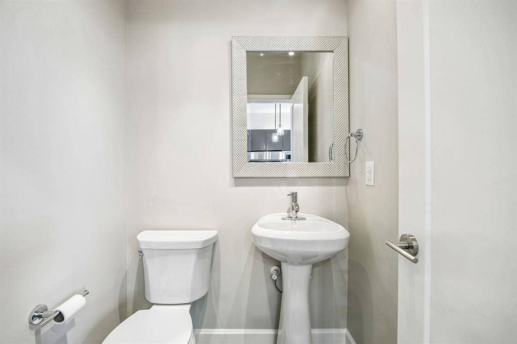 1801 Annex Avenue, #402, Dallas, TX 75204 Half bathroom off kitchen and living room