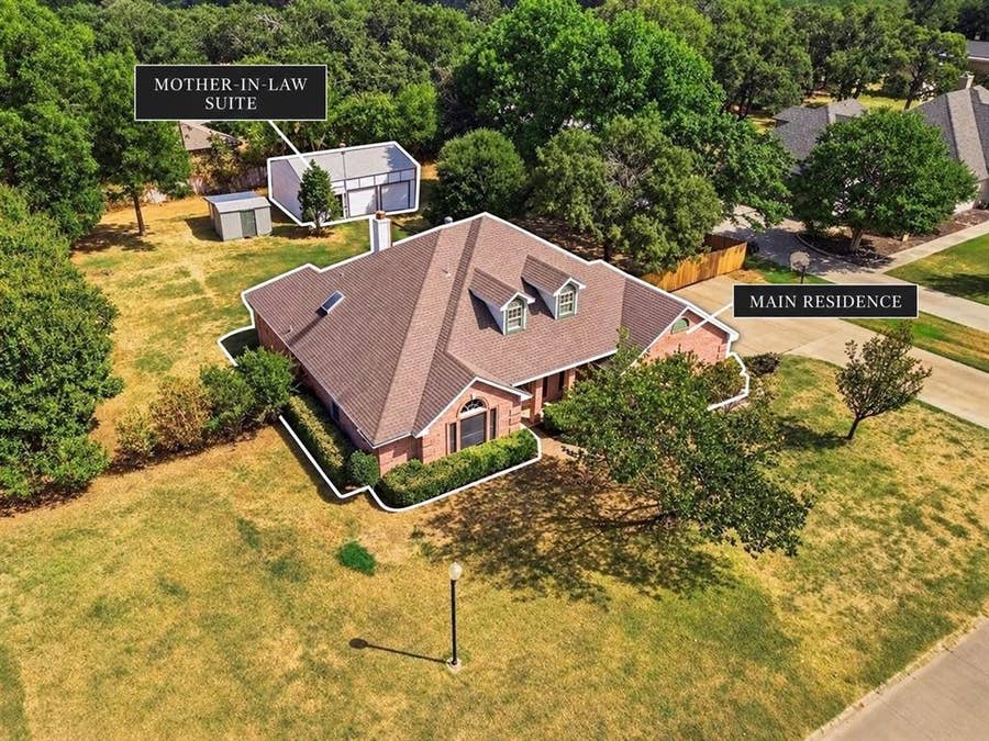 Property photo for 7501 Cains Meadow Court, Burleson, TX