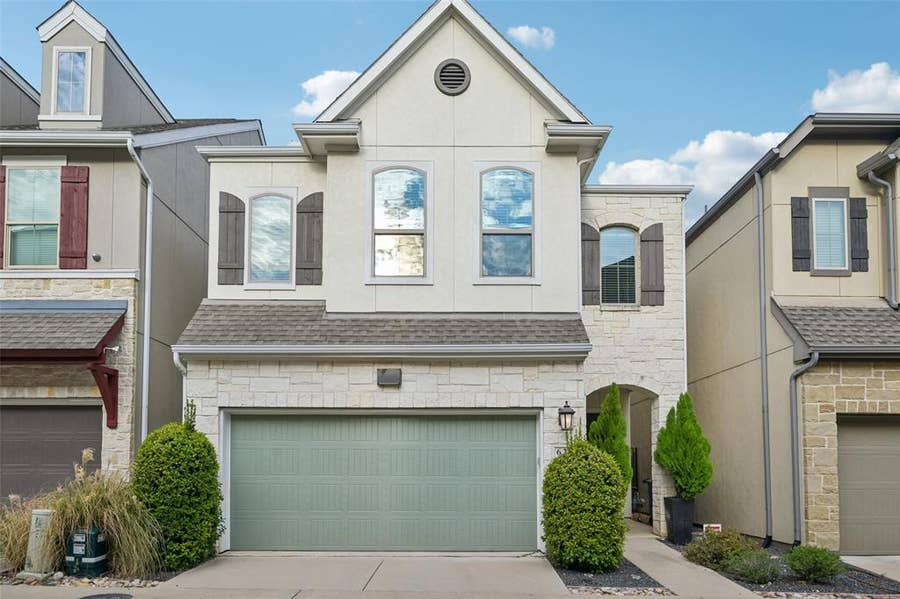 Property photo for 623 Aspen Valley Lane, Dallas, TX