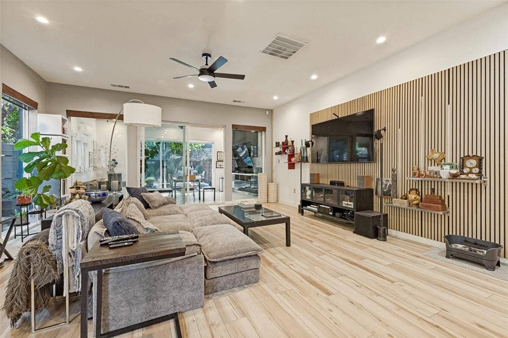 3912 Munger Avenue, Dallas, TX 75204 3912 Munger Avenue, Dallas, TX 75204