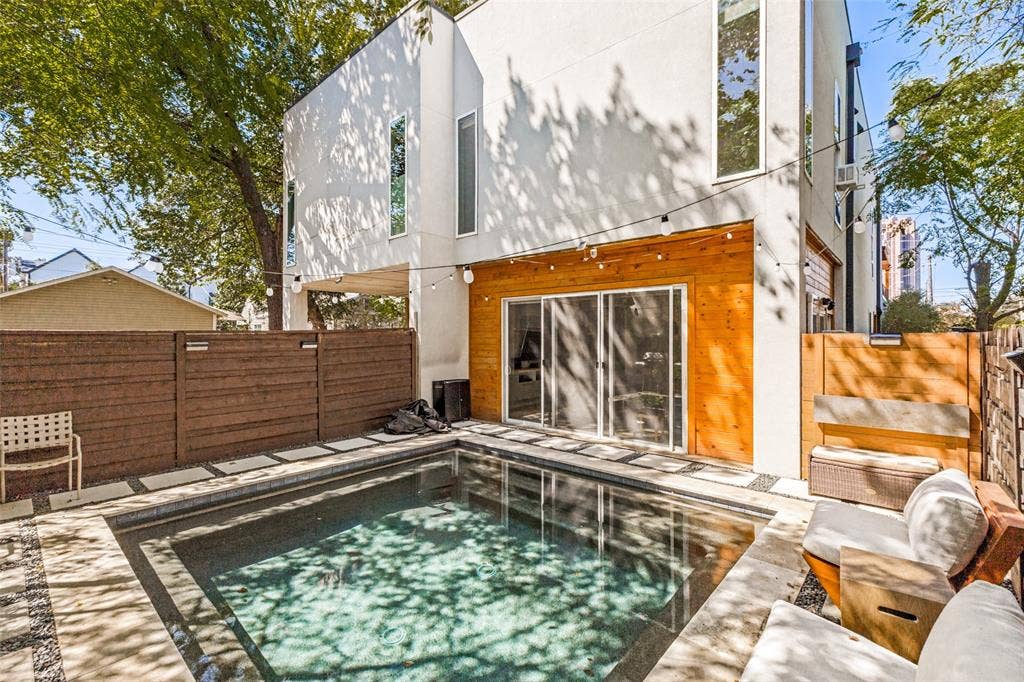 3912 Munger Avenue, Dallas, TX 75204 3912 Munger Avenue, Dallas, TX 75204