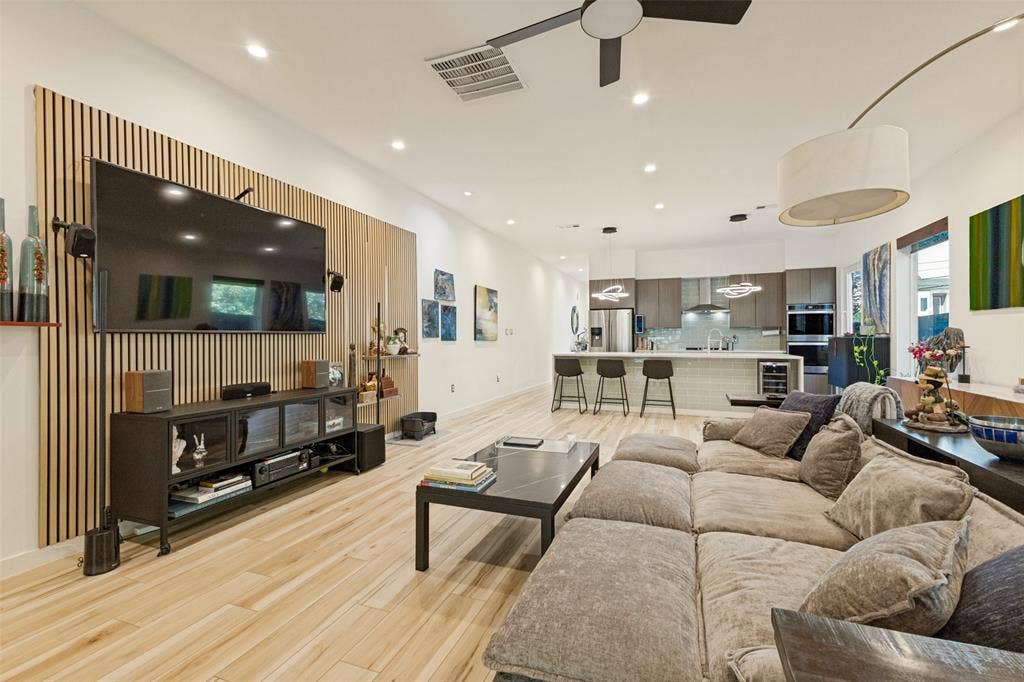 3912 Munger Avenue, Dallas, TX 75204 3912 Munger Avenue, Dallas, TX 75204