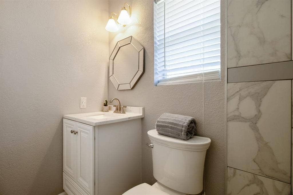 8630 Hackney Lane, Dallas, TX 75238 8630 Hackney Lane, Dallas, TX 75238