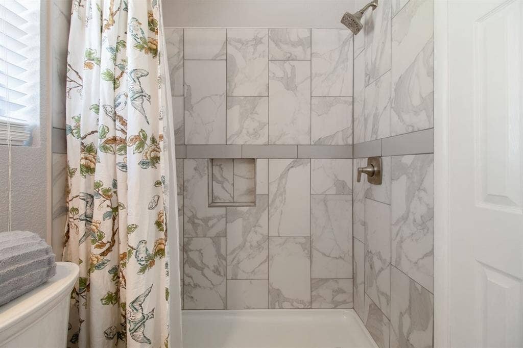8630 Hackney Lane, Dallas, TX 75238 8630 Hackney Lane, Dallas, TX 75238