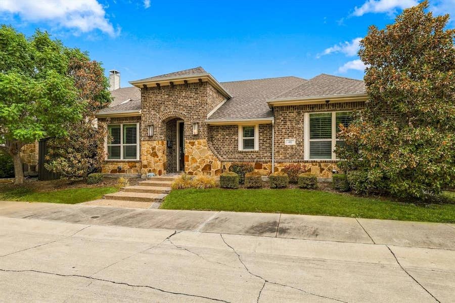 Property photo for 405 Sir Torin Lane, Lewisville, TX