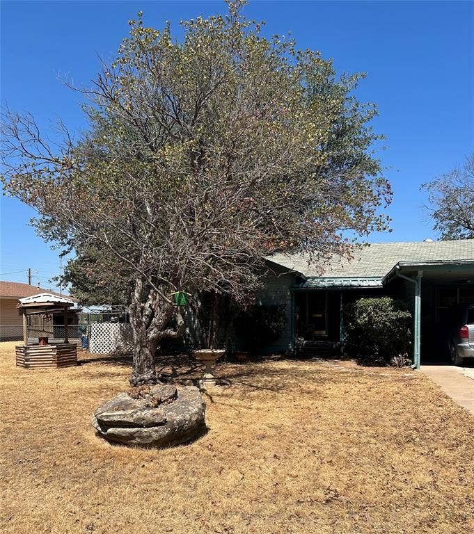 Property photo for 412 Harrison Avenue, Newcastle, TX