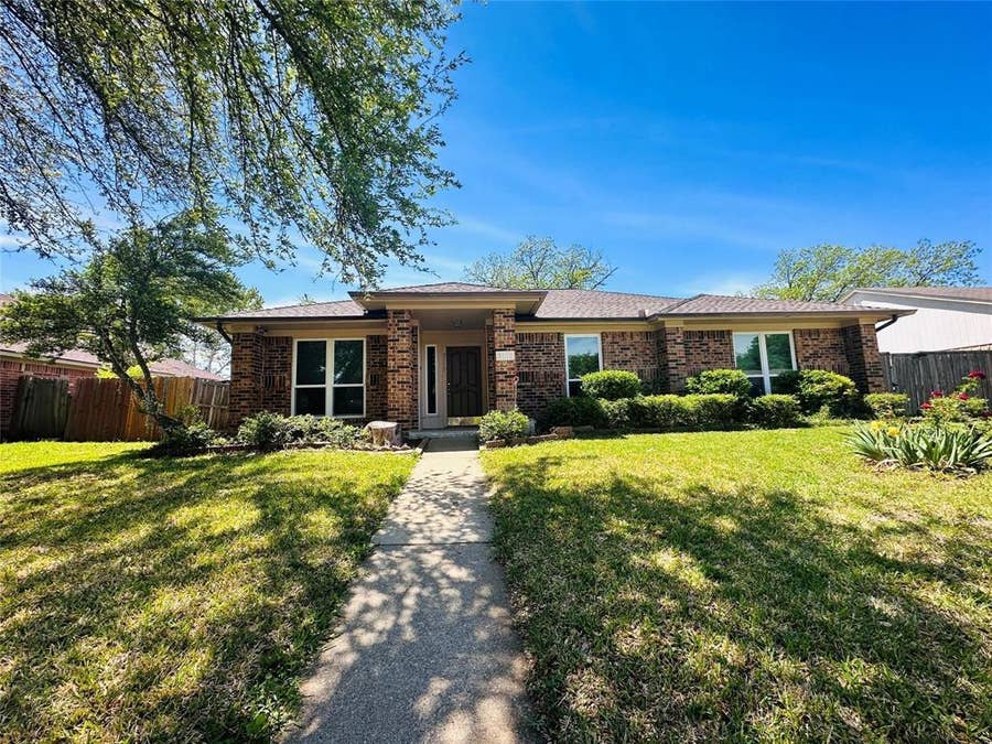 Property photo for 3117 Kingswood Drive, Garland, TX