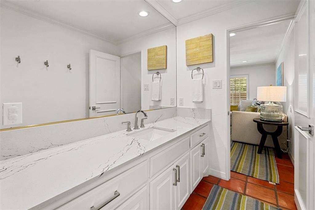 6330 Prestonshire Lane, Dallas, TX 75225 6330 Prestonshire Lane, Dallas, TX 75225