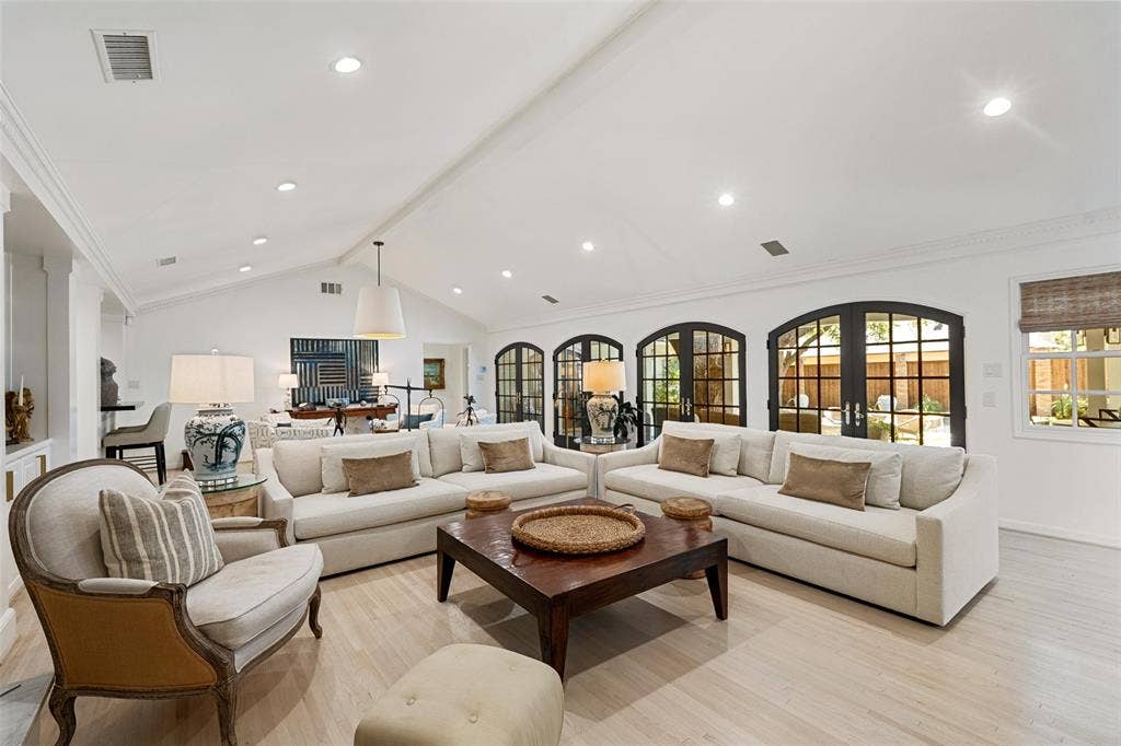 6330 Prestonshire Lane, Dallas, TX 75225 6330 Prestonshire Lane, Dallas, TX 75225