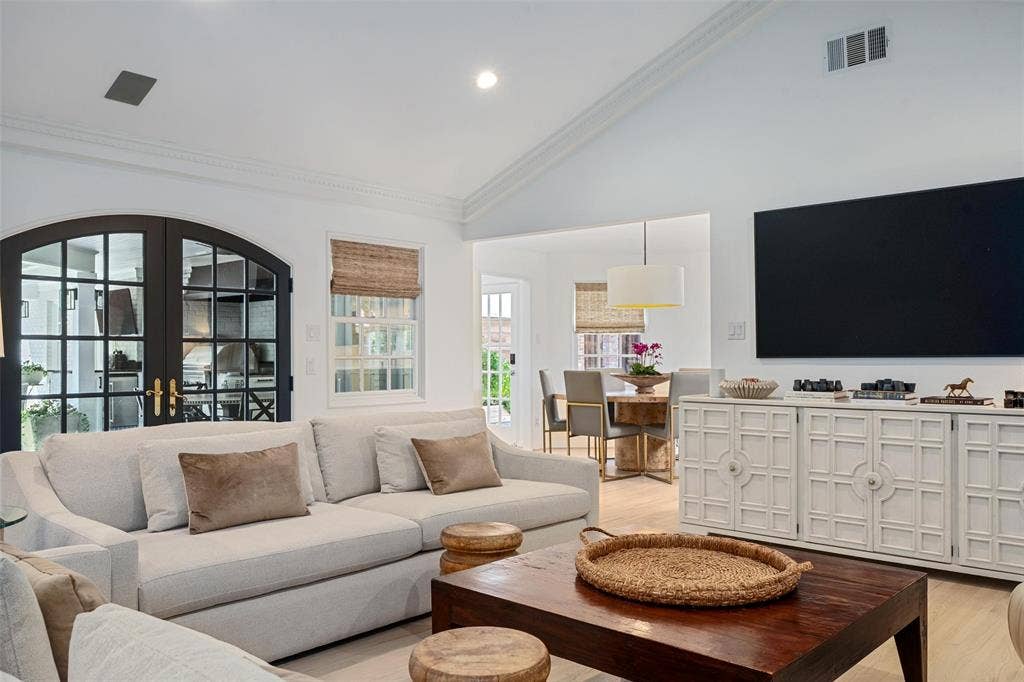 6330 Prestonshire Lane, Dallas, TX 75225 6330 Prestonshire Lane, Dallas, TX 75225