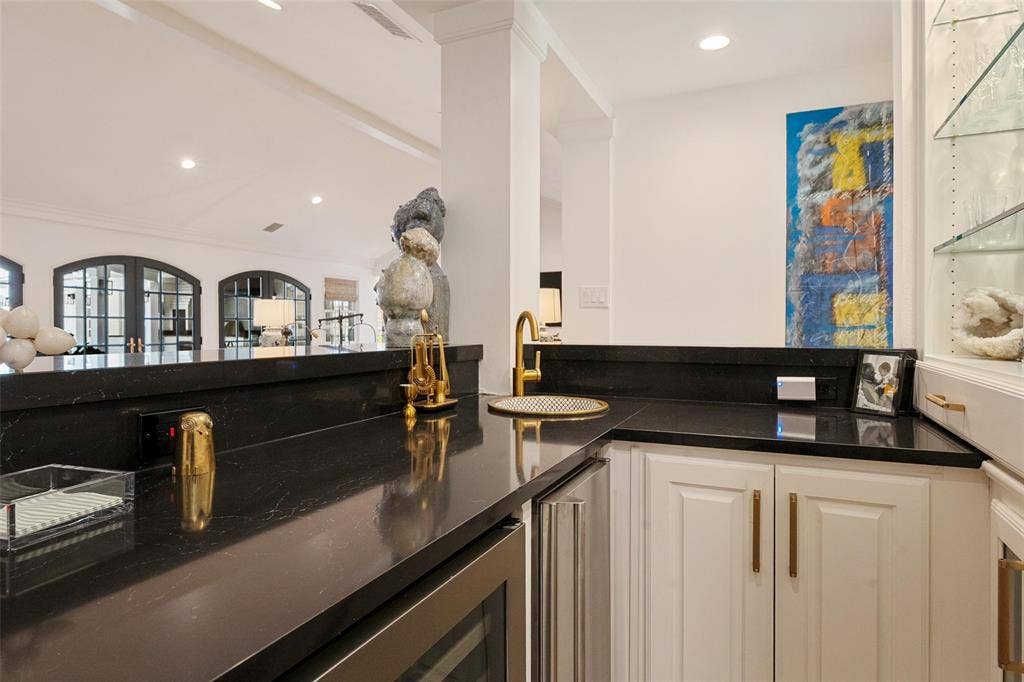 6330 Prestonshire Lane, Dallas, TX 75225 6330 Prestonshire Lane, Dallas, TX 75225