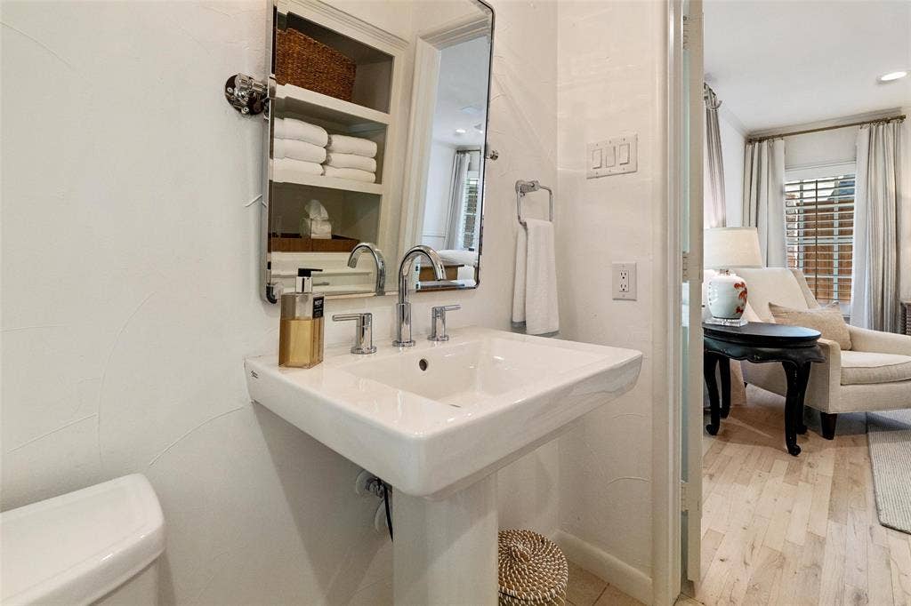 6330 Prestonshire Lane, Dallas, TX 75225 6330 Prestonshire Lane, Dallas, TX 75225