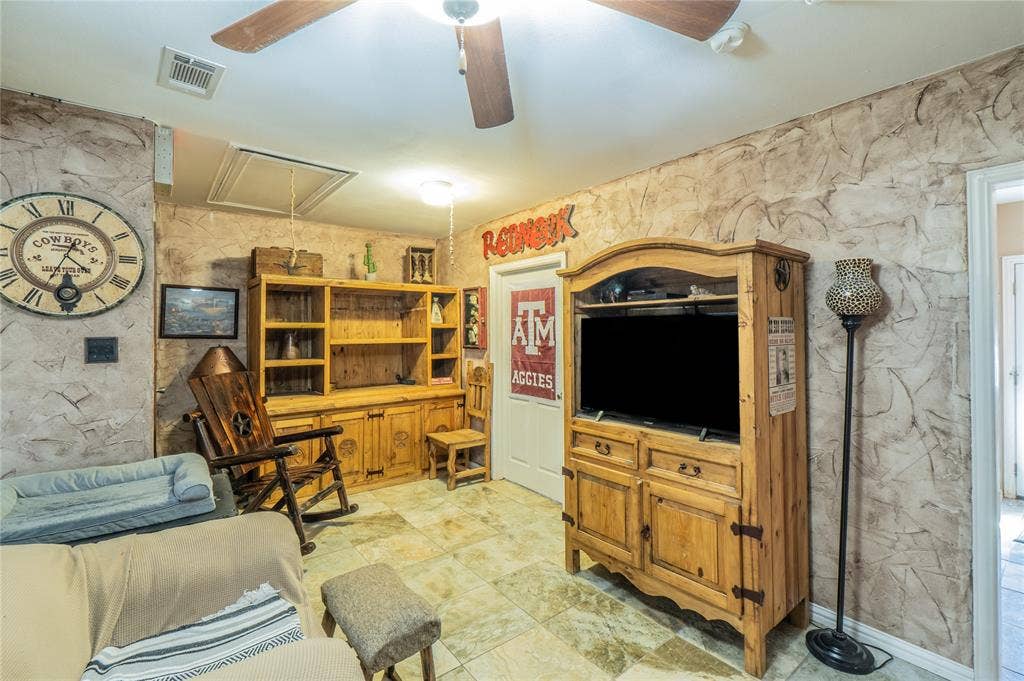 2830 Brads Way, Midlothian, TX 76065 2830 Brads Way, Midlothian, TX 76065