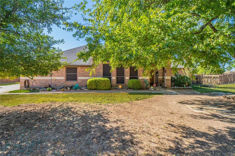 Property photo for 2830 Brads Way, Midlothian, TX