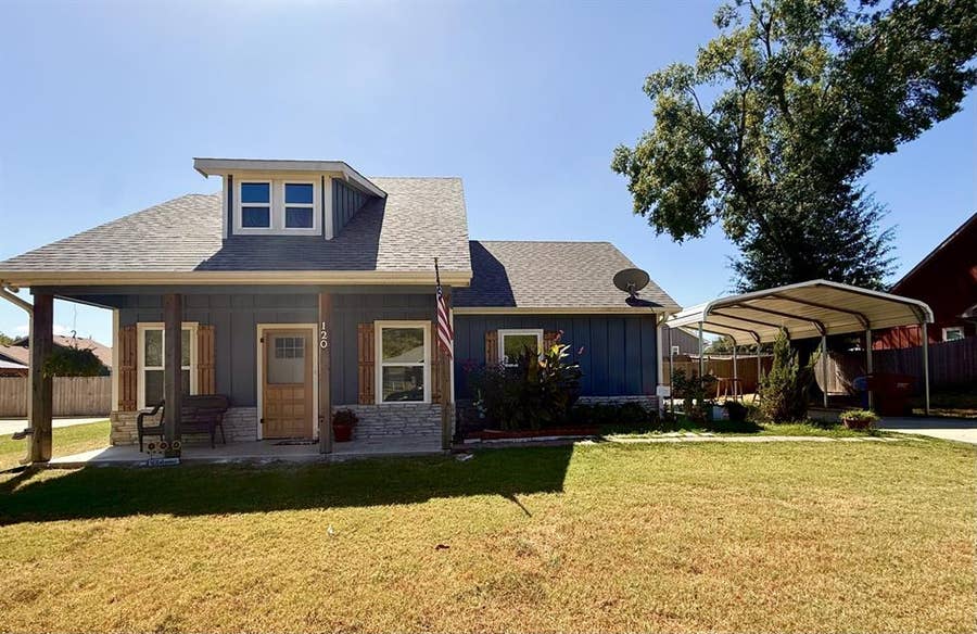 Property photo for 120 W Fairview Street, Blossom, TX
