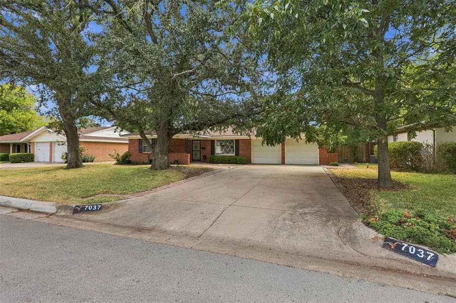 Property photo for 7037 Treehaven Road, Fort Worth, TX